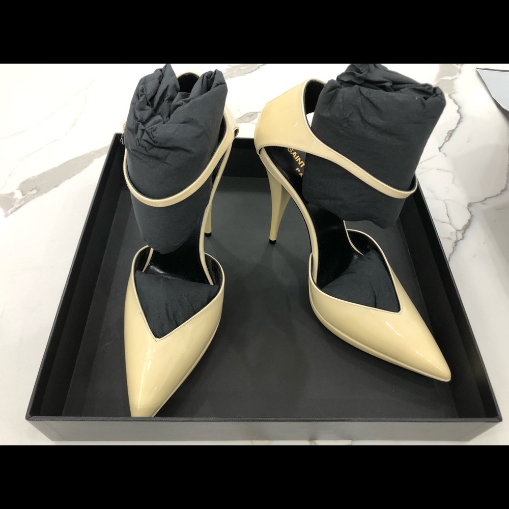 Brand new never worn Saint Laurent Zizi heels pump Beautiful patent cream colour